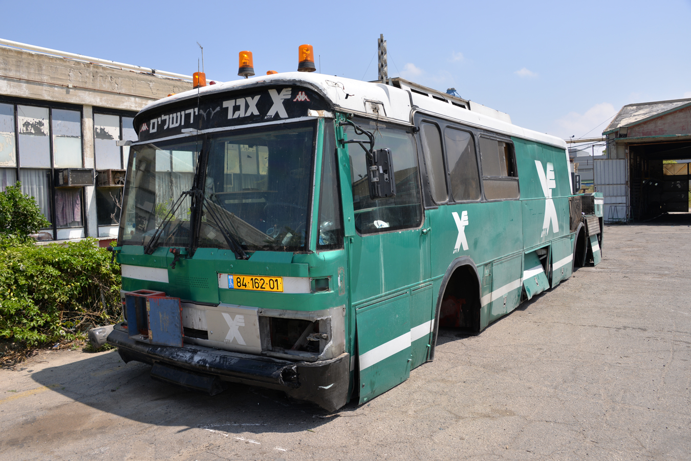 פירוק אוטובוסי "מרצדס 303" שנמכרו למדינות זרות