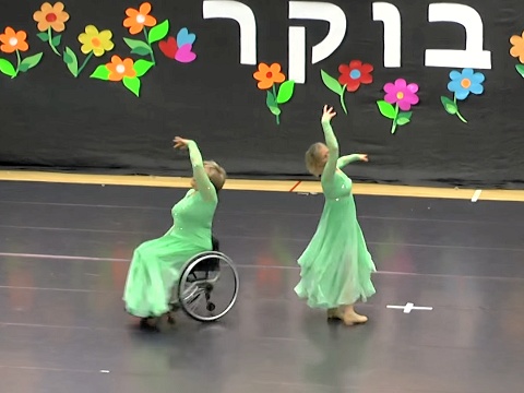 רוקדים על גלגלים